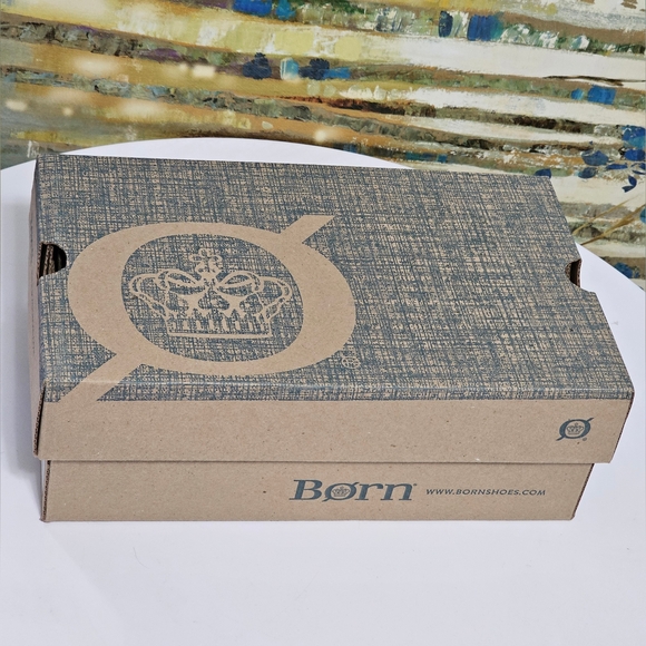 Born Seana Distressed clogs - Picture 13 of 16